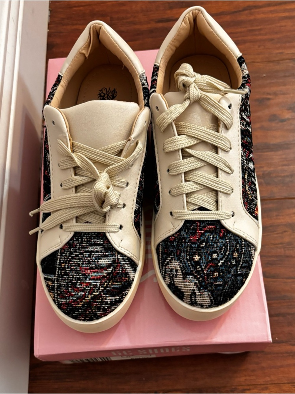 Cream and Black Patterned Women's Lace-Up GC sneakers